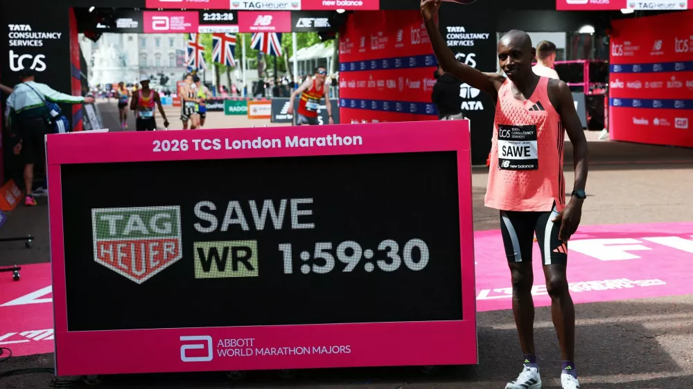Athletics - London Marathon - London, Britain - April 26, 2026 Kenya's Sabastian Sawe celebrates with a shoe after winning the men's elite race and setting a new world record with a time of 01:59:30 REUTERS/Matthew Childs