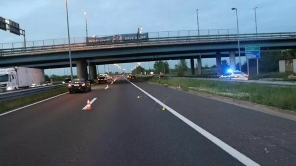 Hrva&scaron;ki voznik je na zagreb&scaron;ki avtocesti trčil v avto z dvema Slovencema. To je ostalo od njega. 