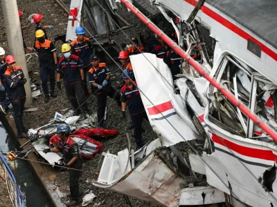 Technicians work at site after a deadly collision between a commuter line train and a long-distance train, in Bekasi, on the outskirts of Jakarta, Indonesia, April 28, 2026. REUTERS/Willy Kurniawan
