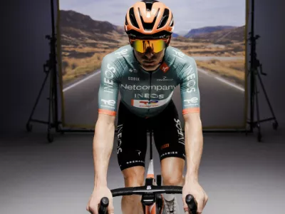 Nova opreme najbolj&scaron;e britanske kolesarske ekipe, ki se bo po novem imenovala Netcompany Ineos.