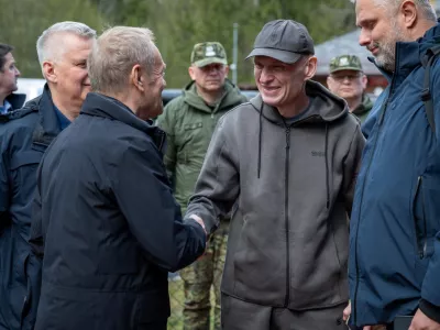 Polish Prime Minister Donald Tusk greets Polish-Belarusian journalist Andrzej Poczobut after his release from a prison in Belarus, next to Poland's Coordinator of Special Services Tomasz Siemoniak and journalist Bartosz Wielinski, following a prisoner exchange at Poland-Belarus border, in unknown location, Poland, in this handout photo released on April 28, 2026.  Polish Government's Office/Handout via REUTERS  THIS IMAGE HAS BEEN SUPPLIED BY A THIRD PARTY. MANDATORY CREDIT. NO RESALES. NO ARCHIVES.