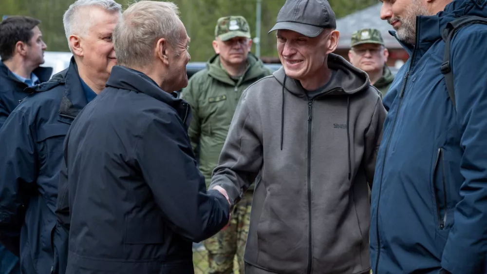 Polish Prime Minister Donald Tusk greets Polish-Belarusian journalist Andrzej Poczobut after his release from a prison in Belarus, next to Poland's Coordinator of Special Services Tomasz Siemoniak and journalist Bartosz Wielinski, following a prisoner exchange at Poland-Belarus border, in unknown location, Poland, in this handout photo released on April 28, 2026.  Polish Government's Office/Handout via REUTERS  THIS IMAGE HAS BEEN SUPPLIED BY A THIRD PARTY. MANDATORY CREDIT. NO RESALES. NO ARCHIVES.
