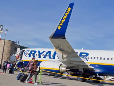 Nizkocenovni letalski prevoznik Ryanair je napovedal, da bo za 20 odstotkov povečal količino brezplačne ročne prtljage. Foto: iStock