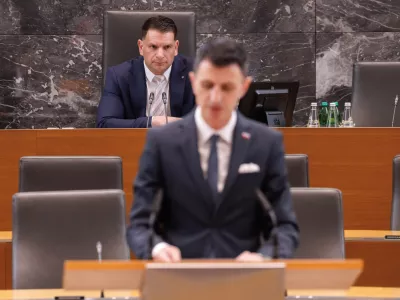 Ljubljana, DZ.Izredna seja DZ, na kateri so obravnavali predlog spremembe zakona o vladi, s katerim zelijo poslanci SDS skrciti stevilo ministrstev s sedanjih 19 na 14, ter predlog zakona o interventnih ukrepih za razvoj Slovenije poslancev NSi, SLS in Fokus, Demokratov in Resnice.Predsednik DZ Zoran Stevanovic.