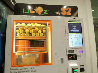 iJooz, avtomat za sveže stisnjen pomarančni sok, Singapur. Foto: Reuters/Alamy