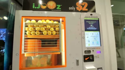 iJooz, avtomat za sveže stisnjen pomarančni sok, Singapur. Foto: Reuters/Alamy