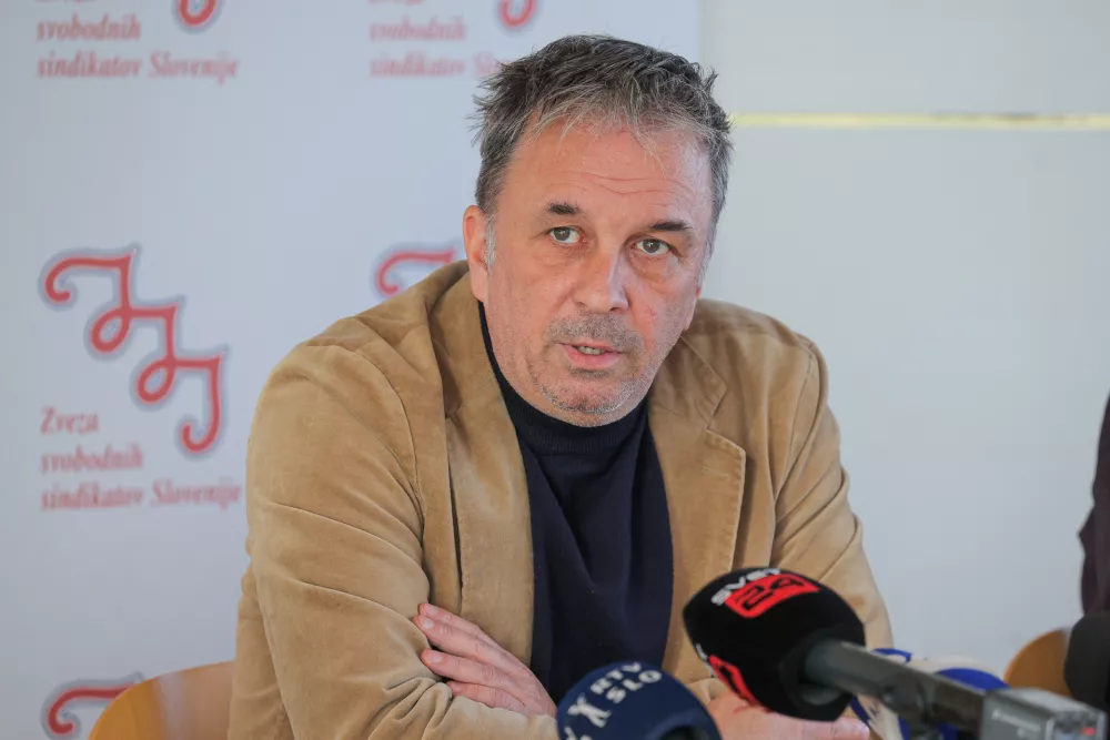 Ljubljana, Dom sindikatov.Novinarska konferenca Zveze svobodnih sindikatov Slovenije (ZSSS) in Sindikata osebne asistence o nujnosti sprejetja zakona o osebni asistenci se v tem mandatu DZ.Predsednik ZSSS Andrej Zorko.