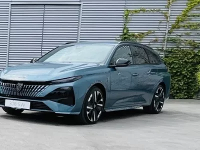 Peugeot 308 je na voljo kot kombilimuzina in karavan (na fotografiji). / Foto: Peugeot