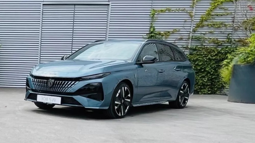 Peugeot 308 je na voljo kot kombilimuzina in karavan (na fotografiji). / Foto: Peugeot