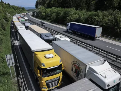 Zastoj na primorski avtocesti zaradi prometne nesreče v začetku meseca maja. / Foto: Jaka Gasar