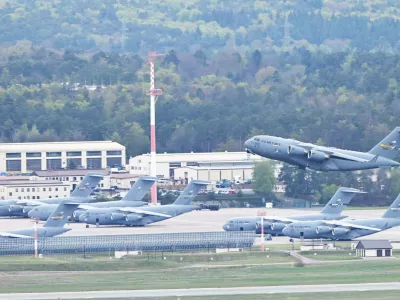 Deutschland - Milit?r Ramstein - Milit?rflughafen - US-Air-Base Flugzeug beim Start US-Air-Base *** Germany Military Ramstein Military Airport US Air Base Airplane taking off US Air Base No Use Switzerland. No Use Germany. No Use Austria