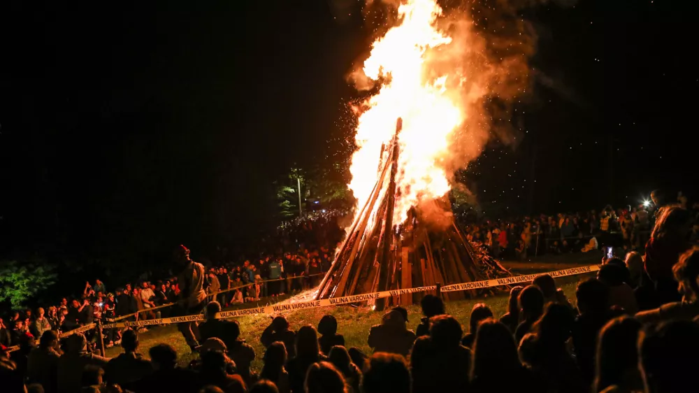  - prižig kresa -30.04.2024. Prvomajsko kresovanje ob prazniku dela na Rožniku. Foto: Bojan Velikonja