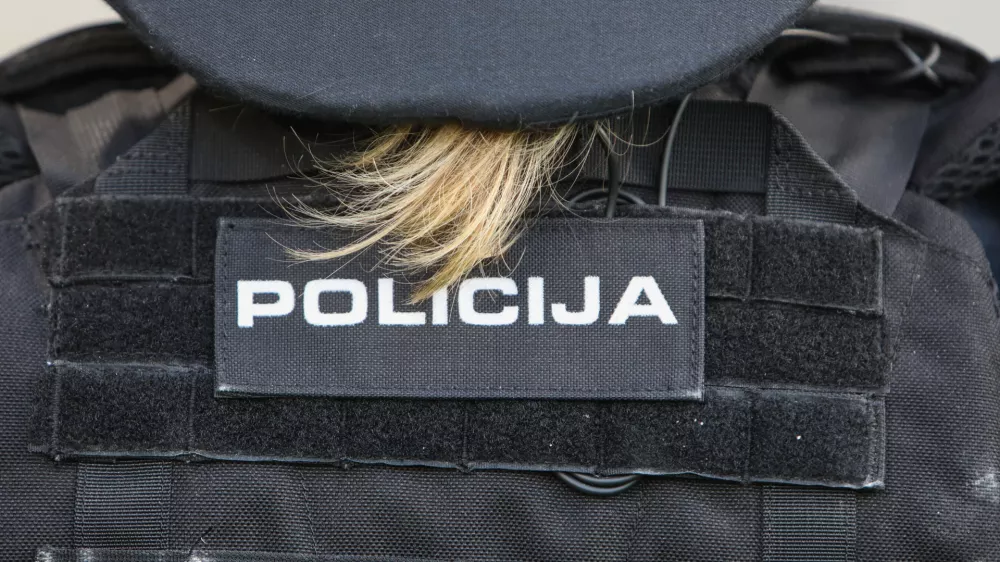 - Policija, simbolična fotografija ženske v policiji, emancipacija, enakopravnost med spoloma, - 08.03.2026. 1. liga Telemach v nogometu. NK Olimpija - NK Maribor, derbi.//FOTO: Bojan Velikonja