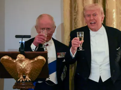 FILE PHOTO: Britain's King Charles and U.S. President Donald Trump raise a toast during a state dinner for the King and Queen Camilla at the White House in Washington, D.C., U.S., April 28, 2026. REUTERS/Suzanne Plunkett/File Photo