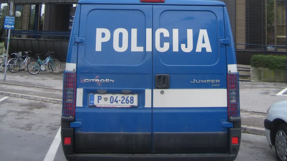 Policijska uprava Kranj kombi marica policija