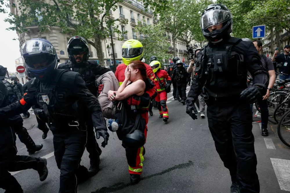 An injured woman is carried away during the traditional May Day labour union march in Paris, France, May 1, 2026. REUTERS/Benoit Tessier   TPX IMAGES OF THE DAY