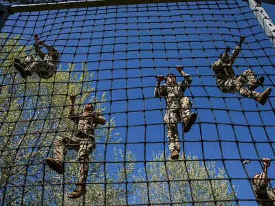 April 8, 2025 - Vicenza, Italy - U.S. Soldiers assigned to 4th Battalion, 319th Field Artillery Regiment, 173rd Airborne Brigade, climb an obstacle during U.S. Army Southern European Task Force, Africa (SETAF-AF) Best Squad Competition (BSC) at Caserma Del Din, Italy, April 8, 2025. The three-day SETAF-AF BSC assesses each squad on their technical and tactical proficiency, as well as their ability to work as a disciplined and cohesive team. The top squads will represent SETAF-AF in the U.S. Army Europe and Africa BSC (Credit Image: ? Christopher Sanchez/U.S. Army/ZUMA Press Wire)