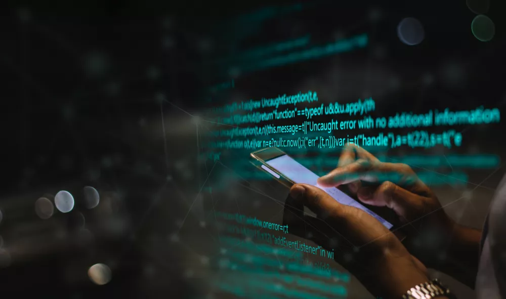 Za hekerje so pametni telefoni vse bolj zanimivi. / Foto: Istock