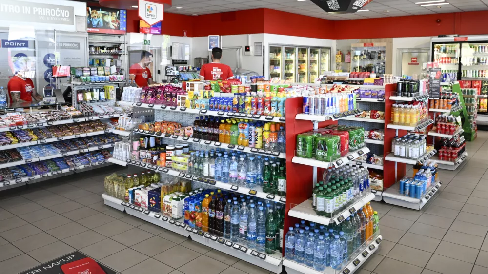 PETROL trža&scaron;kabencinska črpalkahiphop trgovina29.06.2025 - Nakupovanje ob nedeljah in praznikih, odprte trgovine. FOTO: Nik Erik Neubauer
