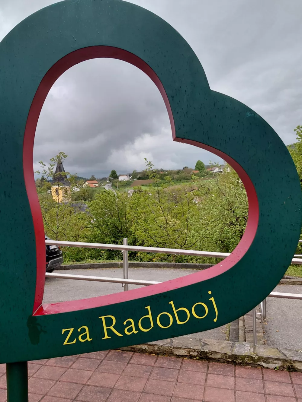 Radoboj danes &scaron;teje približno tri tisoč prebivalcev, nekoč, ko je bilo rudarsko mesto, pa tudi do petkrat več. 