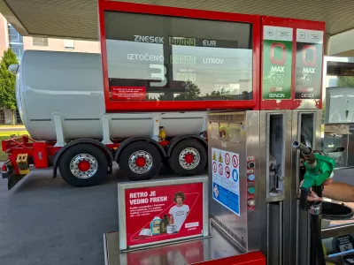 12.06.2025 - Petrol - Bencinska črpalka - točenje goriva - bencinFoto: Luka Cjuha