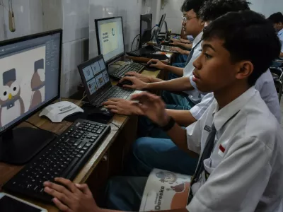 students majoring in Visual Communication Design (VCD) created promotional designs for business products while taking a Basic Animation class in the digital lab at SMK 4 Malang, East Java, Indonesia, on April 28, 2026..The school requires every student to provide promotional design services to companies as a graduation requirement. Several companies abroad (Singapore, Malaysia, South Korea, Australia, and the United Arab Emirates) utilize the students' design services from the school at an average rate of $ US 150 per projectVocational High School Of The Visual Communication Design Program In Indonesia, Malang, East Java - 28 Apr 2026,Image: 1094981902, License: Rights-managed, Restrictions:, Model Release: no