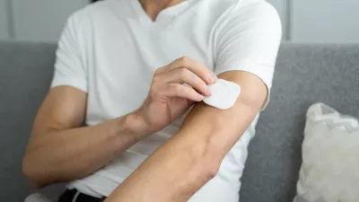 Obliž je potrebno zamenjati dvakrat na teden. / Foto: Istock