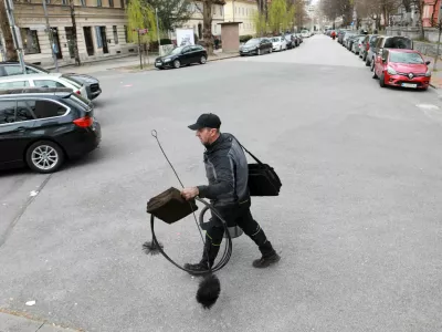 Obisk, ki bi se lahko končal s požarom: Lažni dimnikar vzel denar in od&scaron;el