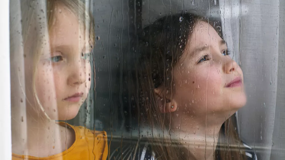 Dež s seboj prina&scaron;a tudi prav posebne občutke. To ni naključje. / Foto: Istock
