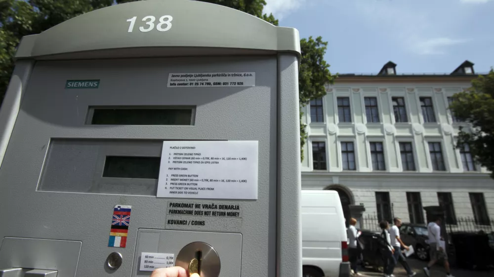 Parkomat, plačevanje parkirnine v Ljubljani,//FOTO: Luka Cjuha