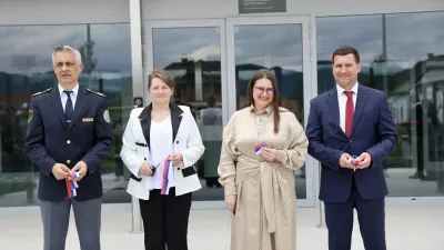 Več kot pol leta po izgradnji prerezali trak pred novim zaporom