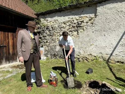 Matej Slapar je posadil lipo. F občina kamnik