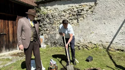 Matej Slapar je posadil lipo. F občina kamnik