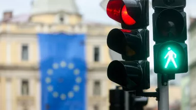 07.05.2026., Sarajevo, Bosna i Hercegovina - Povodom Dana Europe i 30 godina djelovanja EU u BiH, iznad spomenika Vjecna vatra postaveljena velika zastava Europske Unije. Photo: Armin Durgut/PIXSELL / Foto: Armin Durgut/pixsell