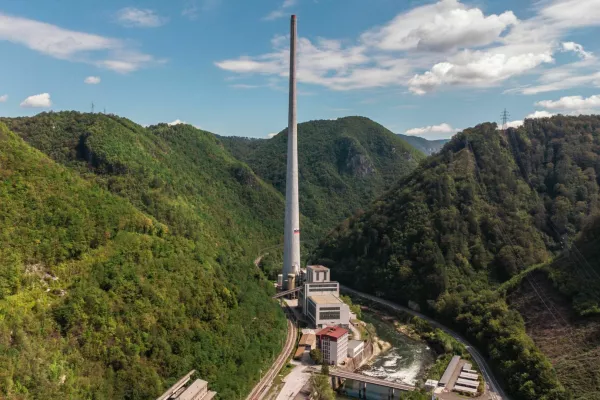 Trbovlje Chimney Power Station from above, Slovenia / Foto: Belus