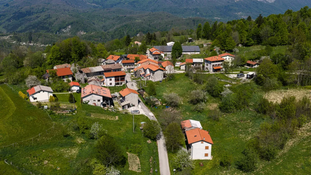 Robidisce.50. obletnica potresa v Furlaniji in Posocju.Vasica Robidisce, ki jo je leta 1976 prizadel rusilni furlanski potres.
