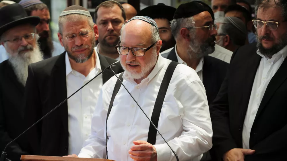 Jonathan Pollard delivers a eulogy during the funeral service of Yehuda Guetta, 19, an Israeli who died of his injuries after he was wounded earlier this week in the Israeli-occupied West Bank by an alleged Palestinian gunman, in Jerusalem May 6, 2021. REUTERS/Ronen Zvulun