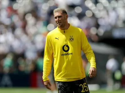 FILE PHOTO: Soccer Football - FIFA Club World Cup - Quarter Final - Real Madrid v Borussia Dortmund - MetLife Stadium, East Rutherford, New Jersey, U.S. - July 5, 2025 Borussia Dortmund's Niklas Sule during the warm up before the match REUTERS/Jeenah Moon/File Photo