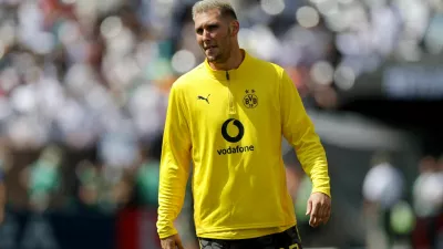FILE PHOTO: Soccer Football - FIFA Club World Cup - Quarter Final - Real Madrid v Borussia Dortmund - MetLife Stadium, East Rutherford, New Jersey, U.S. - July 5, 2025 Borussia Dortmund's Niklas Sule during the warm up before the match REUTERS/Jeenah Moon/File Photo
