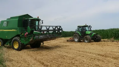 Pomurje, Lipovci, Panvita, žetev, ječmen, kombajn., traktor. Foto. Tatjana Pihlar 