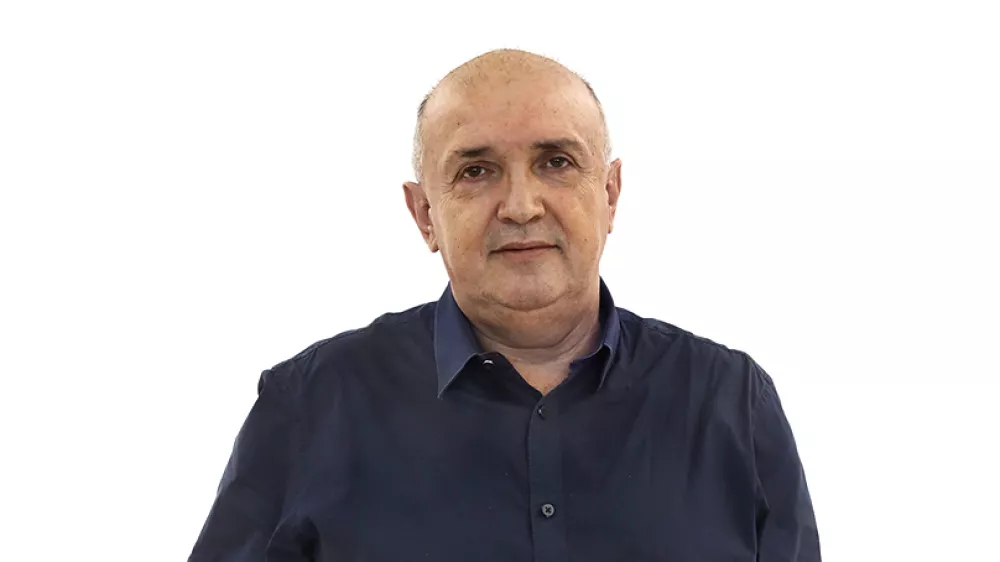Darijan Ko&scaron;irZA ONLINE - Redakcija Dnevnik 2024 - portreti za komentarje in kolumne - kolumnisti - komentatorji &ndash; novinarji - portret //FOTO: Luka Cjuha / Foto: Luka Cjuha
