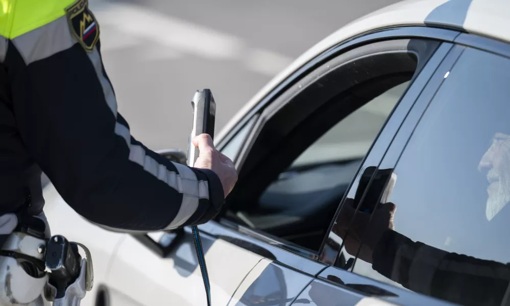prometni nadzorpolicija - simbolična fotografijaprometna policijavarnost v prometupolicija na motorjihmotoristična policijaprehitri voznikiavtocestna policijaalkotestalkohol v prometu08.04.2025 Policijski nadzor, počivali&scaron;če PovodjeFOTO: Nik Erik Neubauer