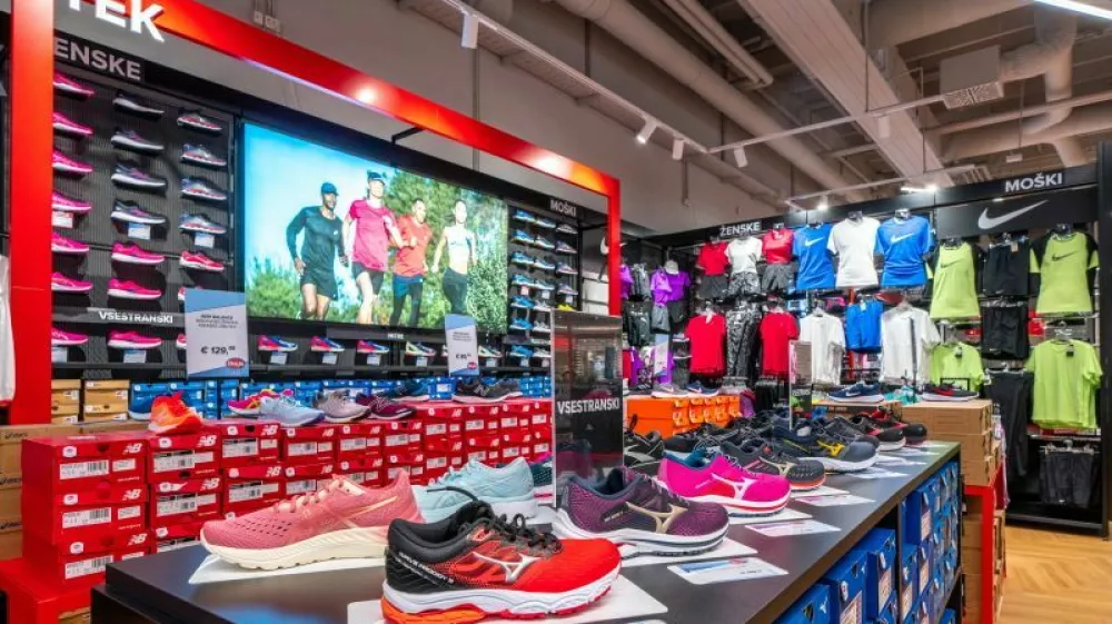 V ozadju prevzema Hervisa bi lahko stal lastnik Sports Directa
