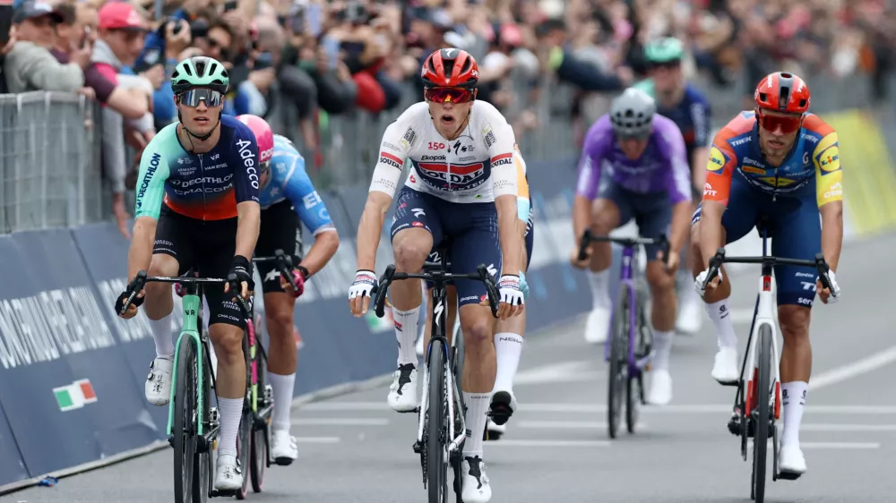Cycling - Giro d'Italia - Stage 1 - Nessebar to Burgas - Bulgaria - May 8, 2026 Soudal Quick Step's Paul Magnier in action before crossing the line to win stage 1 REUTERS/Stoyan Nenov