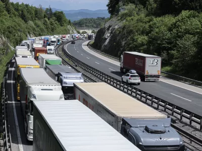 - 04.05.2026 - zastoj na primorski avtocesti zaradi prometne nesreče//FOTO: Jaka Gasar