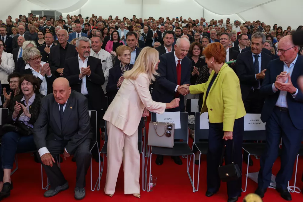 - Danica Purg, častna me&scaron;čanka Ljuljane,- Ivo Daneu, Častni me&scaron;čan Ljubljane,- Zoran Janković, Župan MOL,- 08.05.2026. - Slavnostna seja Mestnega sveta Mestne občine Ljubljana ob Dnevu zmage nad fa&scaron;izmom na kateri so razglasili častna me&scaron;čana in ostale nagrajence MOL in je župan Zoran Janković napovedal vnovično kandidaturo za župana po 20. letih.//FOTO: Bojan Velikonja