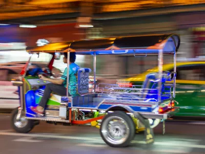 Priljubljeni tuktuk na tajski ulici. / Foto: Istock