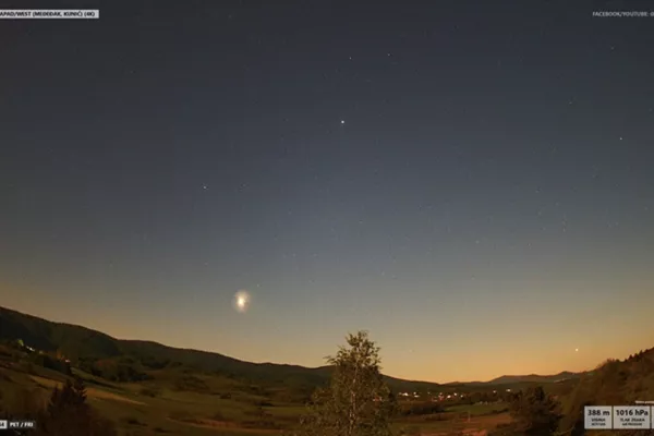 SpaceX-ova aurora nad hrva&scaron;kim nebom. 