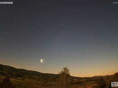 SpaceX-ova aurora nad hrva&scaron;kim nebom. 