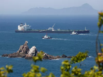 Tugboats guide the crude oil tanker Odessa, carrying UAE crude after passing through the Strait of Hormuz with its Automatic Identification System transponder turned off, navigates the waters at Daesan port, where it is expected to discharge crude oil, in Seosan, South Korea, May 8, 2026. REUTERS/Kim Soo-hyeon   TPX IMAGES OF THE DAY